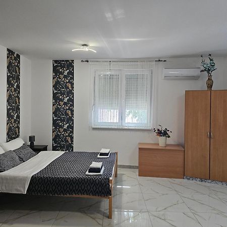 Apartmani Royal Residence 哥鲁拜克 外观 照片